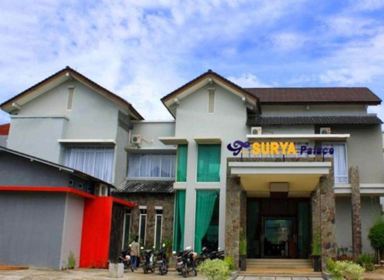 Hotel Surya Palace Syariah Padang  Bagian luar foto